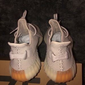 yeezy boost 350 v2 (sesame colorway)
